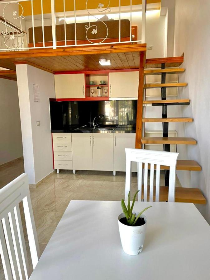 Crown Deluxe Apartments Sarandë Exteriör bild