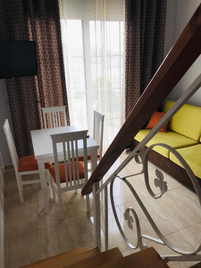 Crown Deluxe Apartments Sarandë Exteriör bild