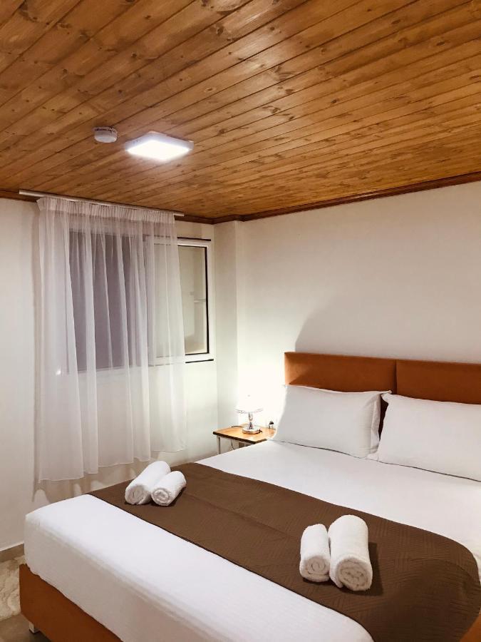 Crown Deluxe Apartments Sarandë Exteriör bild