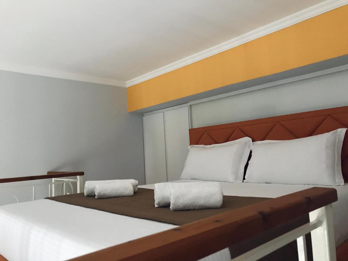 Crown Deluxe Apartments Sarandë Exteriör bild