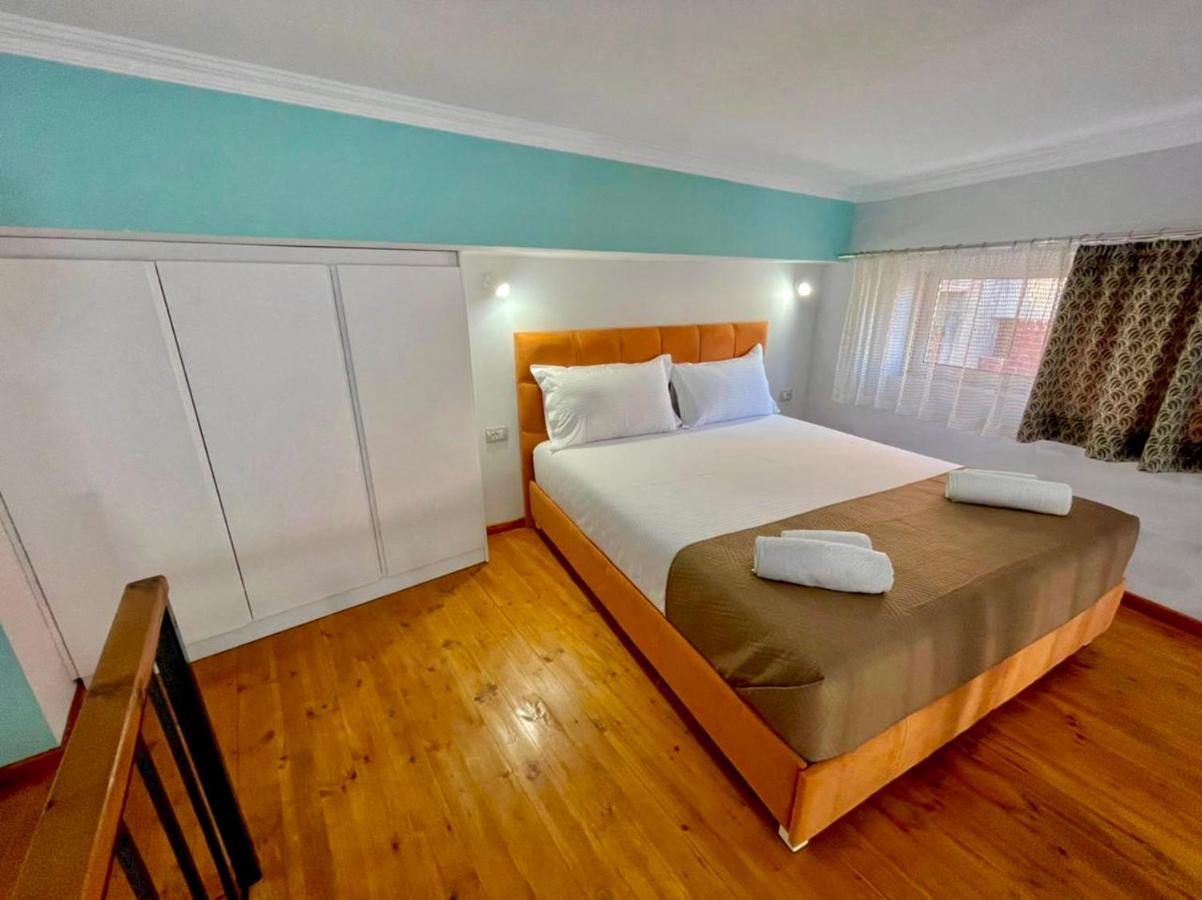 Crown Deluxe Apartments Sarandë Exteriör bild