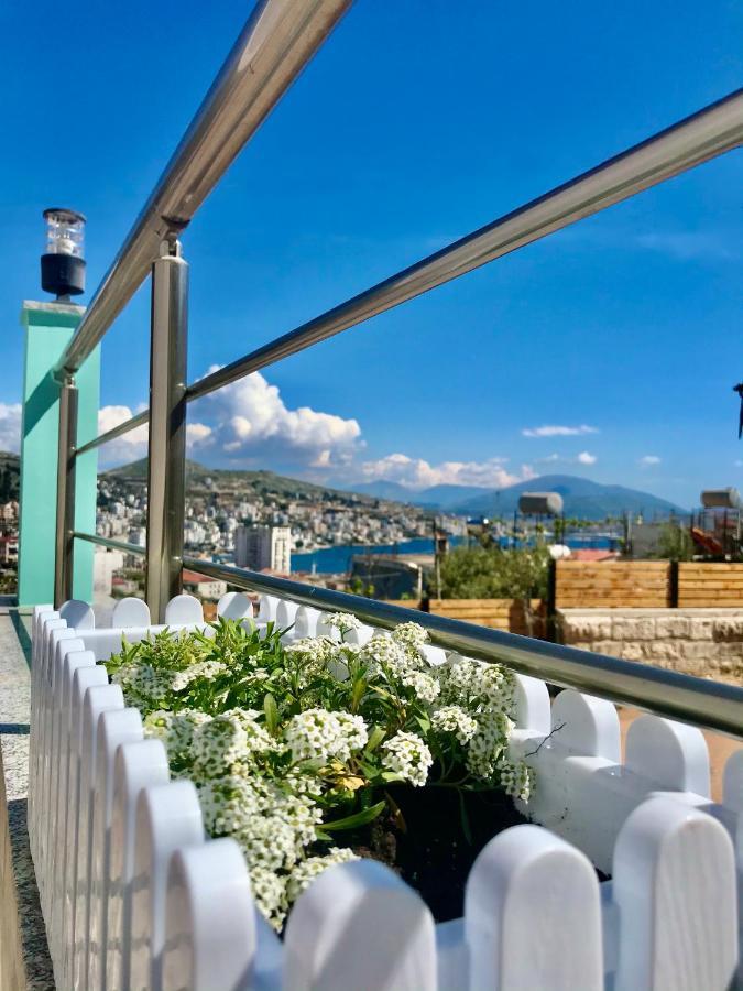 Crown Deluxe Apartments Sarandë Exteriör bild