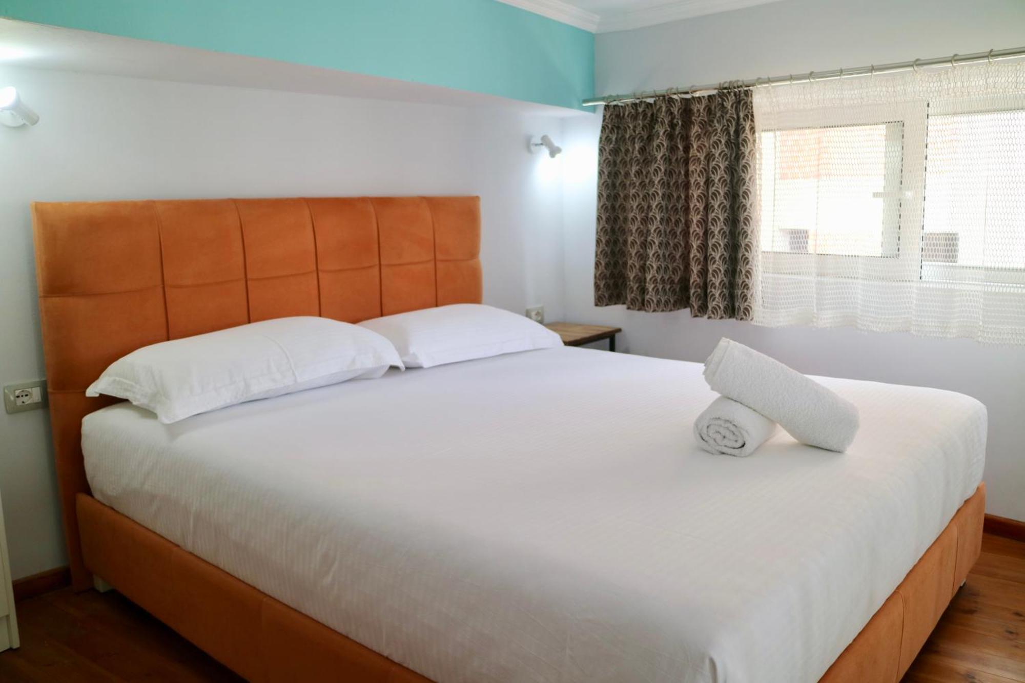 Crown Deluxe Apartments Sarandë Exteriör bild
