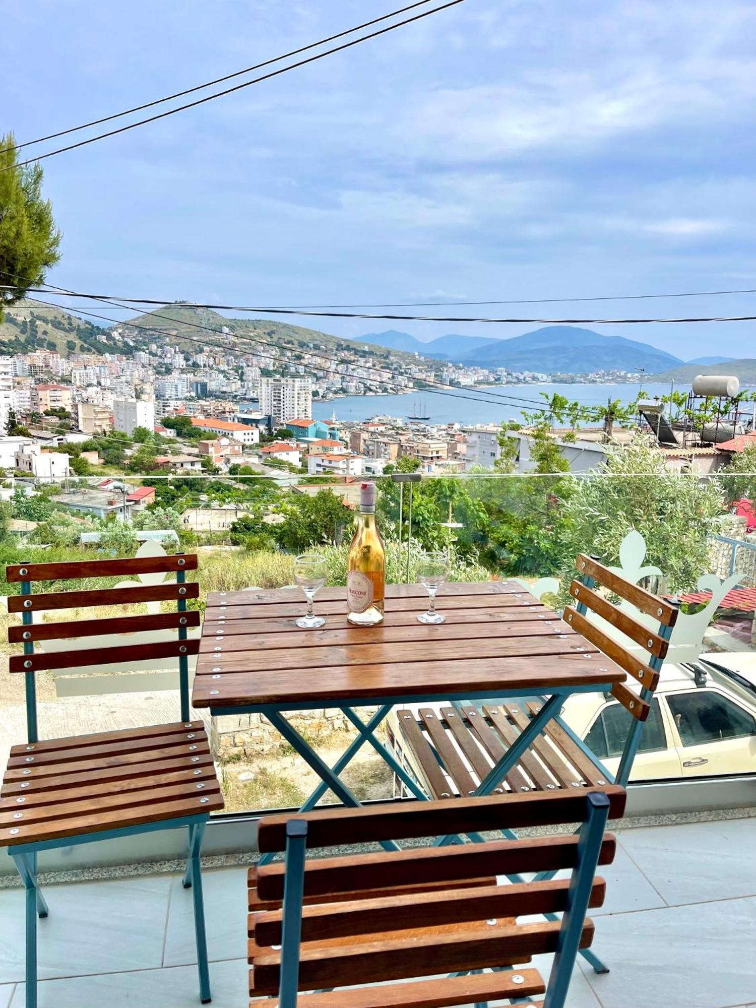 Crown Deluxe Apartments Sarandë Exteriör bild