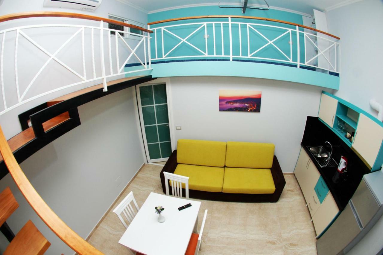 Crown Deluxe Apartments Sarandë Exteriör bild