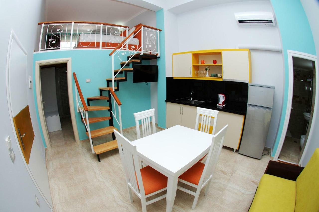 Crown Deluxe Apartments Sarandë Exteriör bild