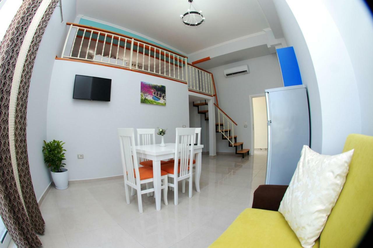 Crown Deluxe Apartments Sarandë Exteriör bild